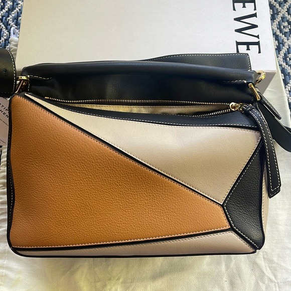 EUC LOEWE Medium Original Puzzle in Rare, HTF Black, Amber & Light Oat w/ Feet! - Picture 2 of 16